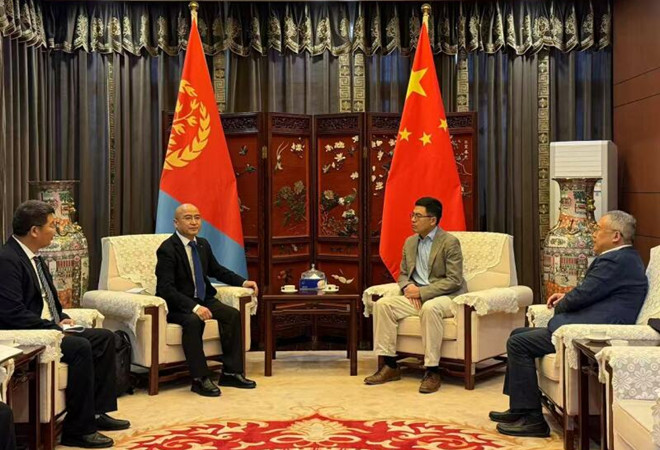 赖春生参赞陪同临时代办戴德茂会见中垦锦绣华农武汉科技有限公司总经理昌华敏一行
